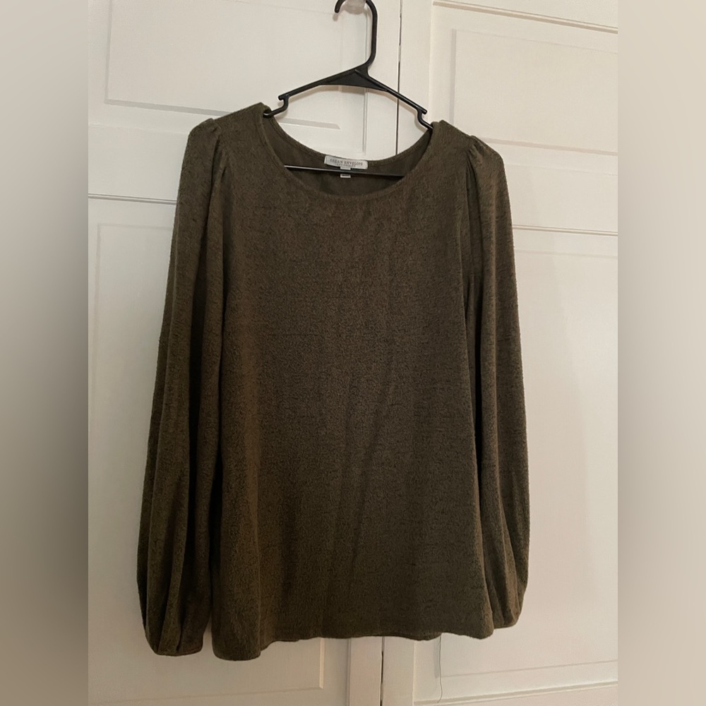 Green Envelope soft jersey style top size medium. Smoke free and pet free home.